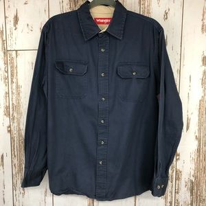 Wrangler Button Up Shirt, Size Medium. Dark Blue. In excellent condition!